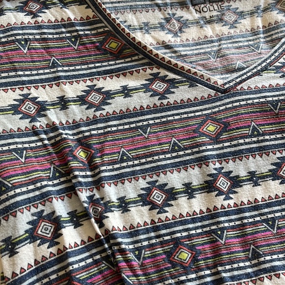 Patterned pac sun tee✨ - Picture 2 of 2